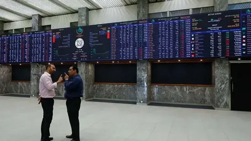 KSE-100 plunges 2,288 points amid political, global uncertainty