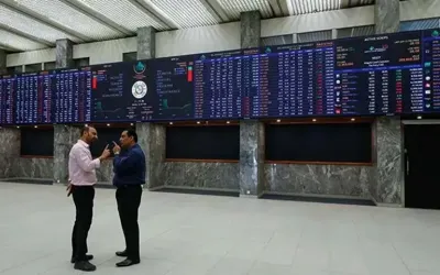 KSE-100 plunges 2,288 points amid political, global uncertainty