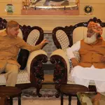 Shehbaz Sharif meetsMaulana Fazlur Rehman to ease tensions as march nears capital