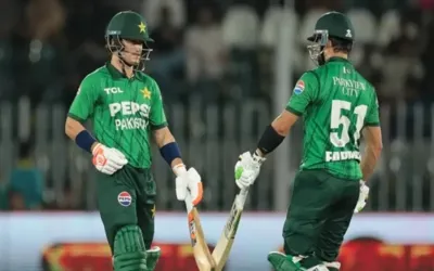 Sadaqat, Farhan fire Pakistan to 215-3 in second T20I batting blitz against Sri Lanka