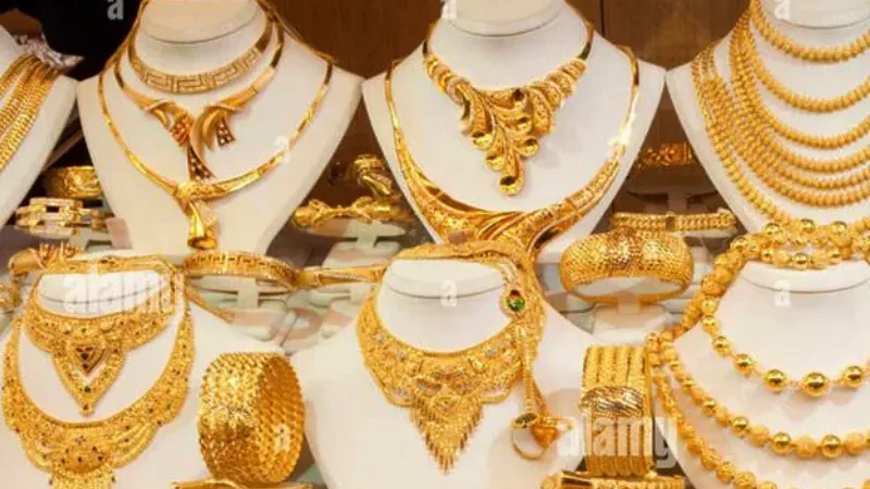 Gold prices fall by Rs3000 per tola in Pakistan - gold prices, Jewellers Association, Silver prices