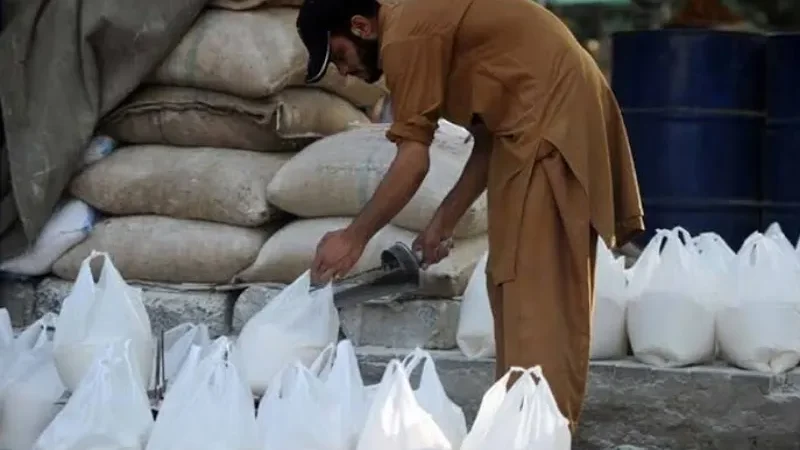 Flour prices climb in Karachi, Hyderabad and other cities - Bureau of Statistics, flour prices, Hyderabad, Residents of Karachi