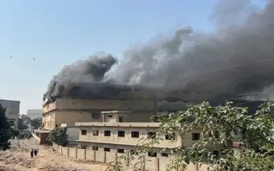 Massive blaze intensifies at Ormondia Garments Factory warehouse in Karachi’s SITE area