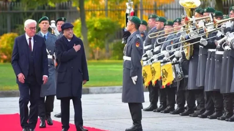 Pakistan’s President Asif Ali Zardari receives guard of honor during Germany visit