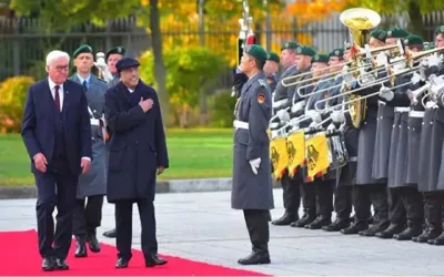 Pakistan’s President Asif Ali Zardari receives guard of honor during Germany visit