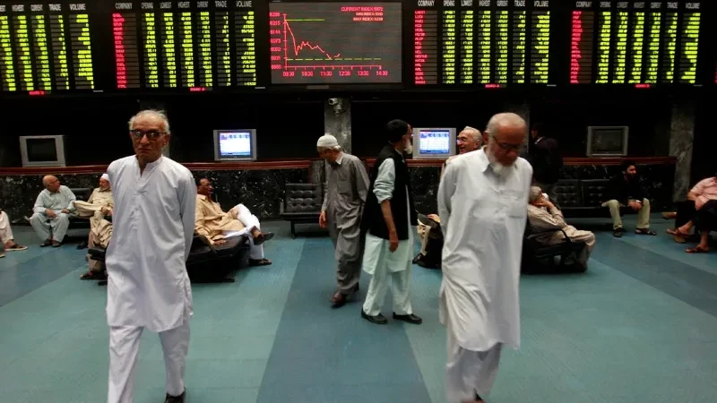 Pakistan stock market sheds over 4,000 points in weekly trading - bearish trend, KSE-100 Index, Stock Exchange, Trading volume