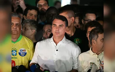 Flávio Bolsonaro heads to US after election defeat