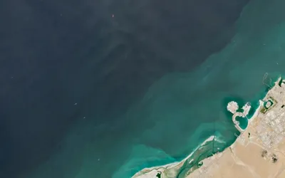 Oil spill forces beach closures across UAE