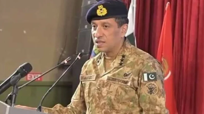 DG ISPR briefs Peshawar students on security challenges