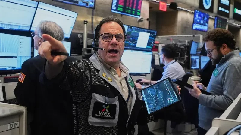 AI stocks under pressure as investors seek safer market bets - Exxon Mobil, S&P 500, Technology stocks, Wall Street