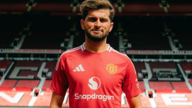 Shaheen Shah Afridi makes history with Manchester United kit launch