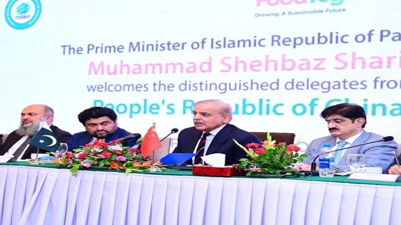 KARACHI: Prime Minister Muhammad Shehbaz Sharif addresses business delegates from the People's Republic of China,, here on Friday. APP