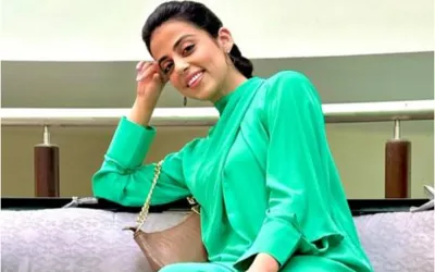 Yashma Gill's Vacation Attire Sparks Disappointment Among Fans