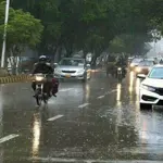 Weather Update: Karachi starts the day with light rain