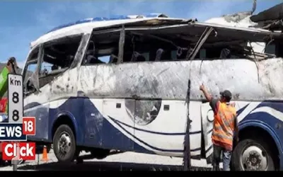 Pilgrims’ bus accident: Embassy in constant contact with Iranian authorities, says Dar