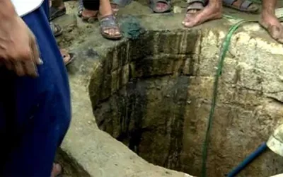 Two kids, man die after falling into well in Karachi