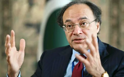 FM discusses investment opportunities with foreign investors