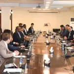 Aurangzeb discusses investment opportunities with foreign investors