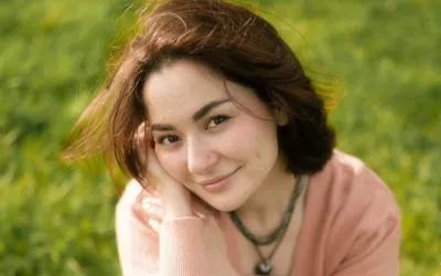 Hania Aamir Identifies Her Deepfake Video Source, Urges Fans to Report