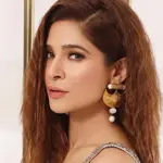 Ayesha Omar reveals how Hina Dilpazeer rise the rating of “Bulbulay”