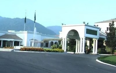 Govt decides to consult bar associations about constitutional amendments
