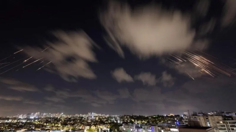 Iran fires missiles at Israel