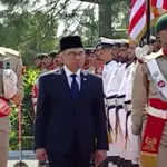 Malaysian PM Anwar Ibrahim given guard of honour at PM House