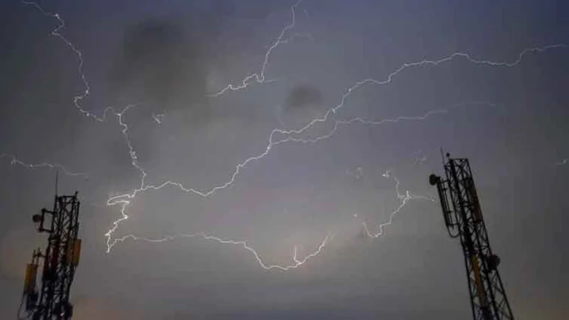 Met office issues second alert over Arabian Sea cyclone