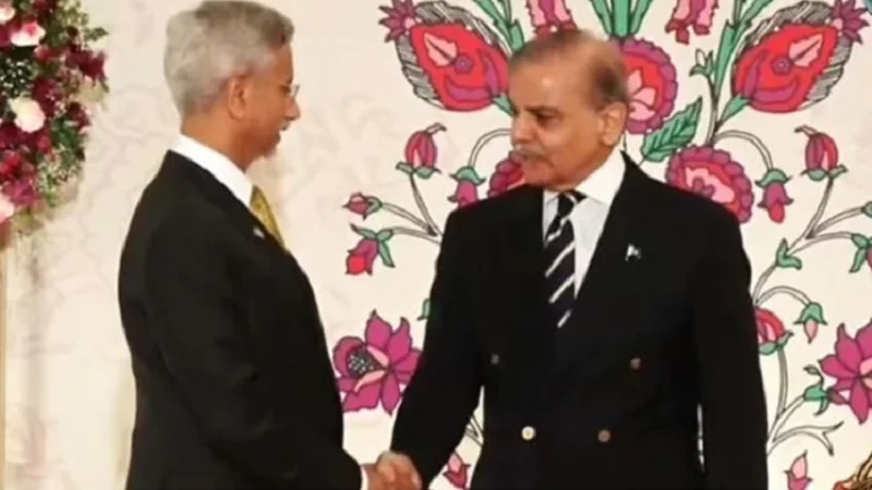 PM Shehbaz, Indian FM Jaishankar shake hands at dinner for SCO leaders