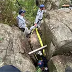 Woman stuck for 7 hours in Rock Crevice while chasing for lost mobile
