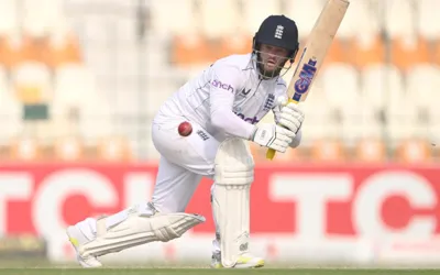 PAK vs ENG: Shan, Saud make Pakistan steady after bowling out England for 267