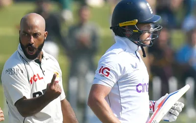 England bowled out for 112, Pakistan needs 36 runs to win