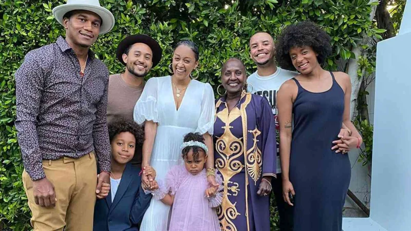 Who are Tia and Tamera Mowry's parents? Details you need to know their family