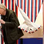 US voters cast ballots in tight race as campaign nears climax
