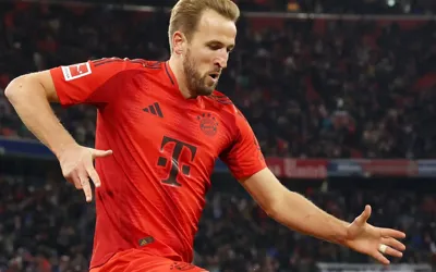 Harry Kane scores hat-trick as Bayern Munich beats