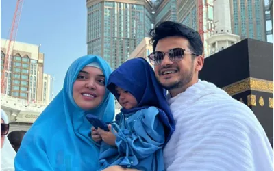 Kanwal Aftab Shares Stunning Photos with Aizal from Madinah