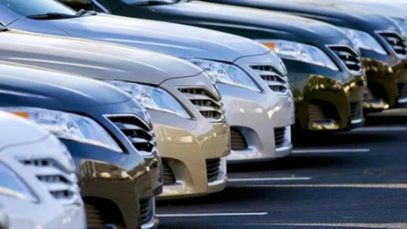 What's causing the drop in car prices in Pakistan