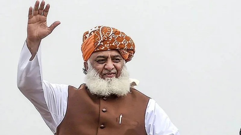 Fazl says armed forces not authorized to engage in political matters