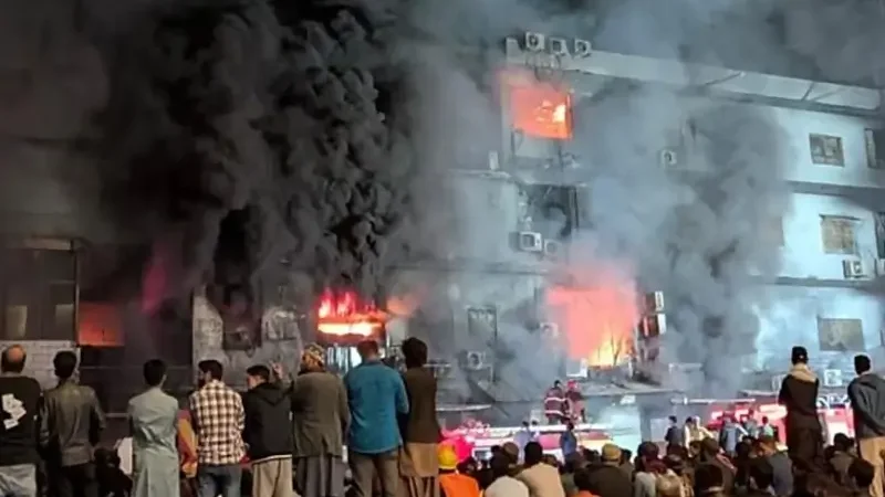 Gul Plaza blaze: Karachi traders announce three days mourning