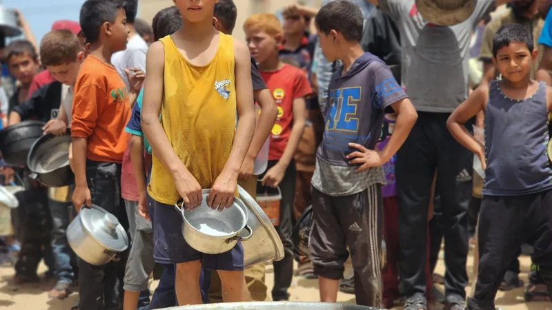 UN suspends Rafah food aid due to shortages and hostilities