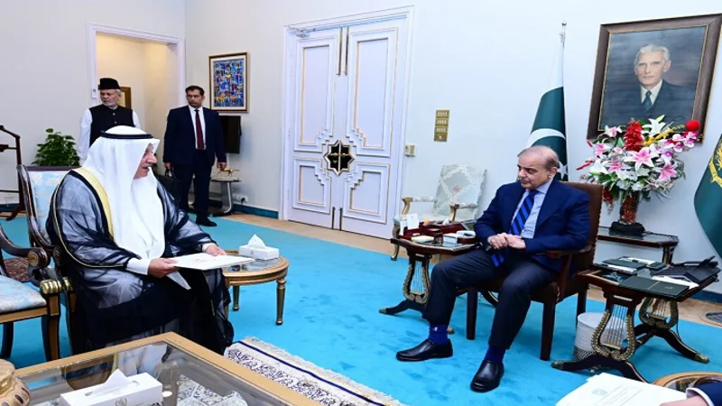 Emirs of Kuwait, Qatar accept PM’s invitation to visit Pakistan