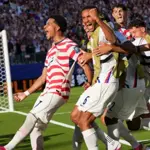 US beats Bosnia 2-0 to reach FIFA World Cup round of 16