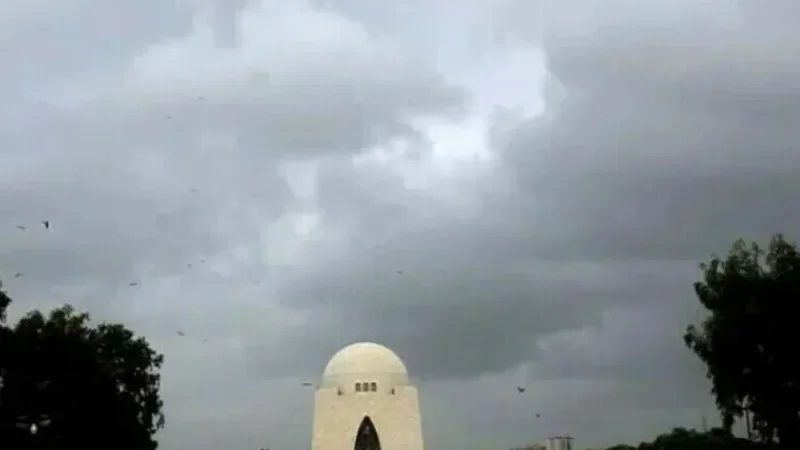 Karachi weather remains partly cloudy, light drizzle expected