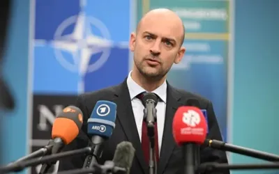 'France sees Syria as alternative oil route to Hormuz'