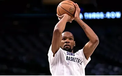 Kevin Durant draws attention after allegedly confronting fan online