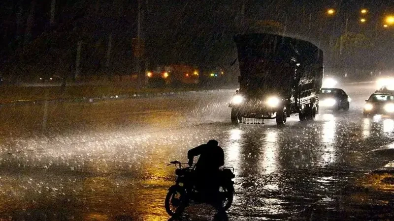 Heavy rain, thunderstorm hit parts of Karachi