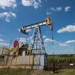 Oil prices drop more than 5pc after Trump sends peace plan