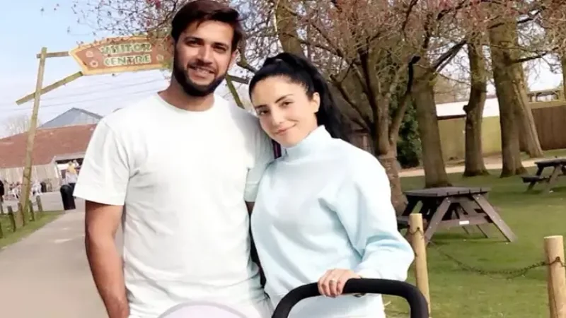 Imad Wasim confirms divorce from Sania Ashfaq