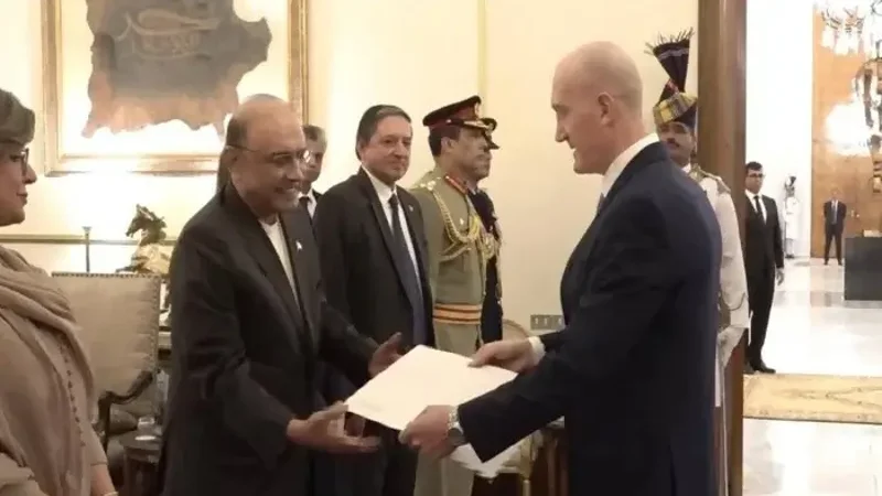 Newly Appointed Envoys of Four Countries Present Credentials to President Zardari