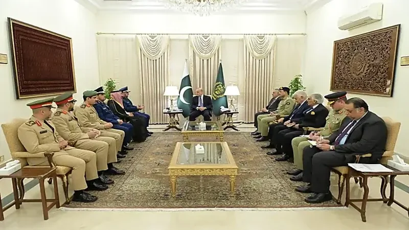 PM, Saudi Chief of General Staff discuss to strengthen ties in all domains